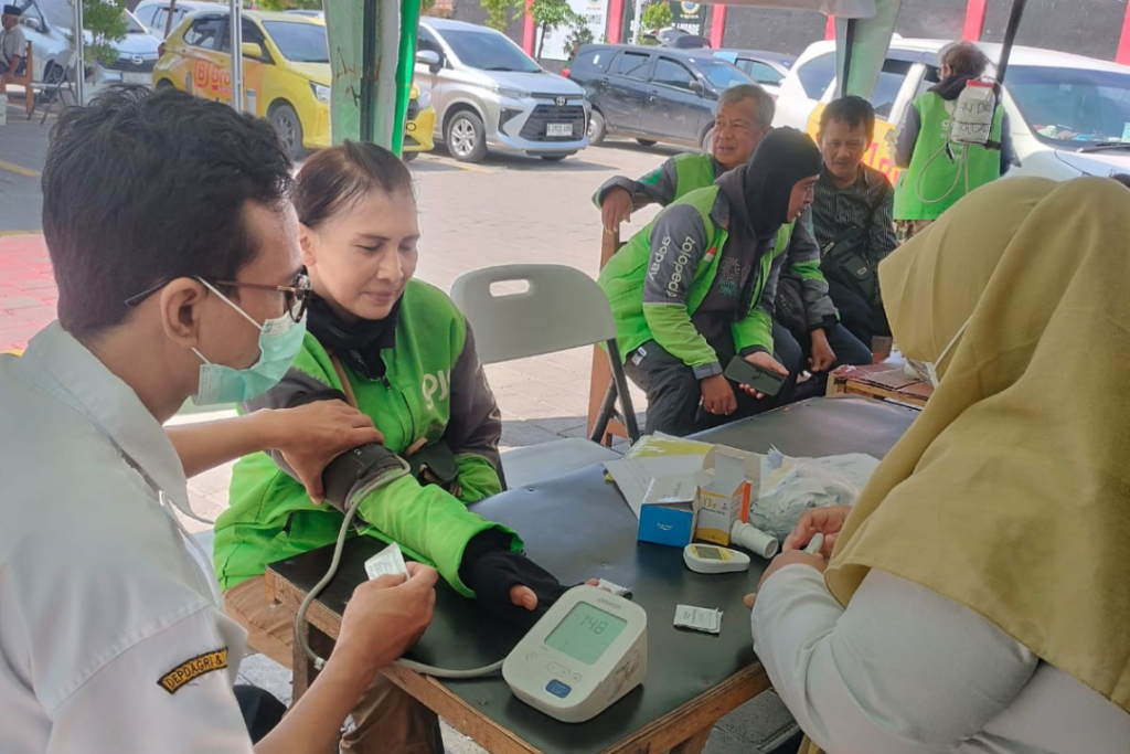 Cek Kesehatan Gratis di Gojek Lounge Medaeng